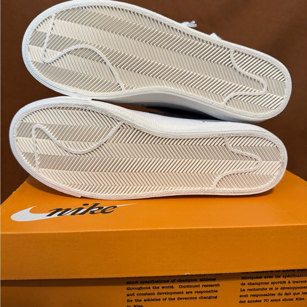 Nike Blazer Mid ‘77 NWB - Picture 4 of 5